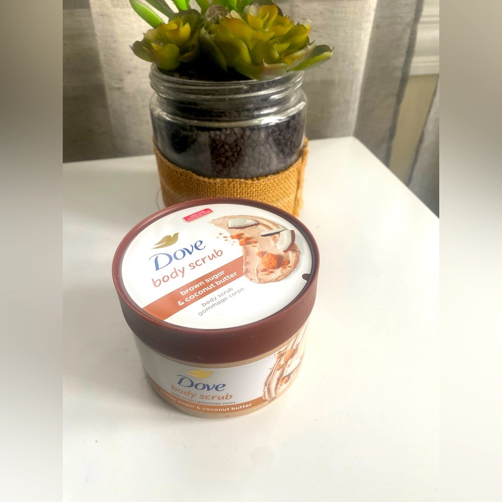 **NEW** Dove Brown Sugar & Coconut Butter Body Scrub 10.5 OZ